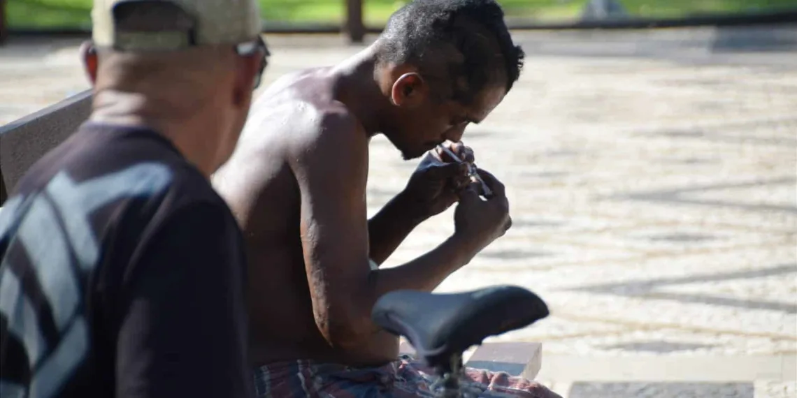 O drama das pessoas em situação de rua e os desafios do poder público para amenizar o 'abismo' social na Capital acreana