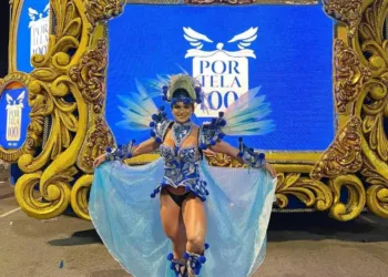 Acreana Leane Teles é destaque em desfile da Escola de Samba Portela