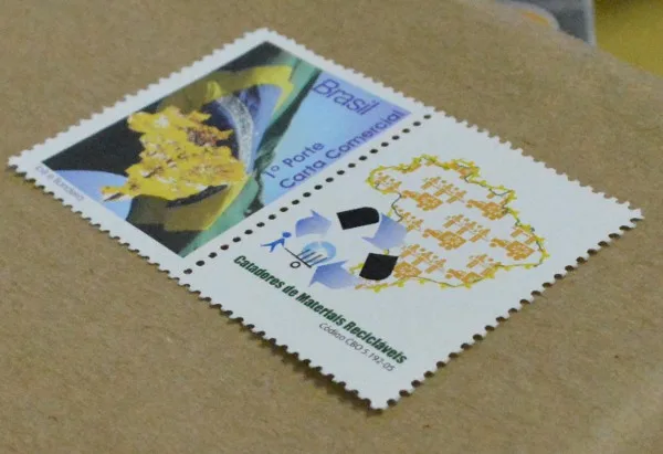 Correios disponibiliza 12 selos personalizados por R$ 55; conheça as opções