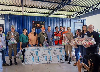 Governo leva ajuda humanitária aos alagados em Xapuri e assina convênio para limpeza das ruas