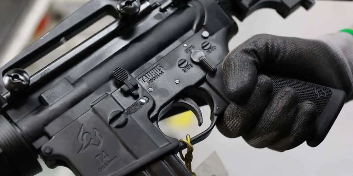 Arma em fábrica de armamentos em São Leopoldo 15/01/2019 REUTERS/Diego Vara