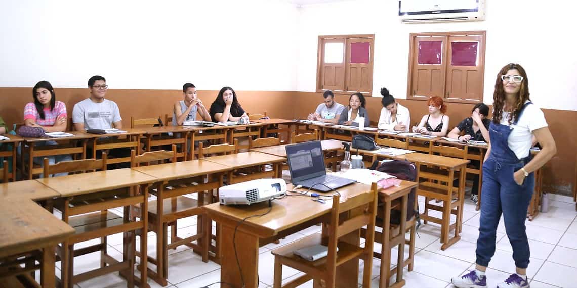 Alunos durante aula de língua inglesa no CEL. Foto: Mardilson Gomes/Arquivo SEE