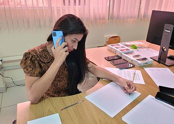 Servidoras da Seasd estão munidas com informações necessárias para orientar a população. Foto: Carlos Alexandre/Seasd