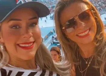 Na plateia para o show de Coldplay as primas Margareth Lamas e Priscila Rocha