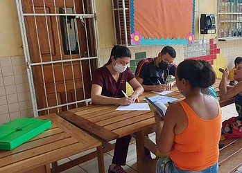 Alunos do internato de Medicina da Ufac atendem vítimas das enchentes