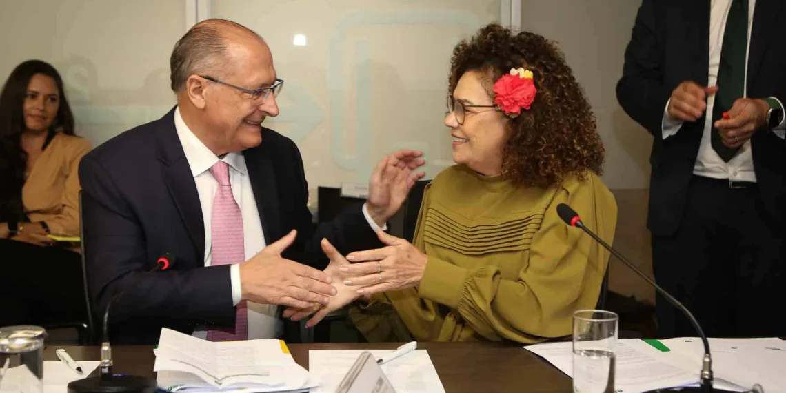 Vice-presidente Alckmin dá posse a Perpétua Almeida como diretora da ABDI
