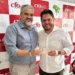 O cirurgião-dentista Júlio Paulo Neto recebendo certificado de especialista em harmonização orofacial. 

Foto: Cedida