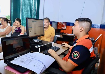 Coordenadoria da Defesa Civil emite certidão de área diretamente atingida pela enchente para servidores públicos. Foto: Pedro Devani/ Secom