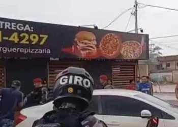 Em protesto, comerciantes da Avenida Getúlio Vargas tentam impedir passagem de ministros pelo local
