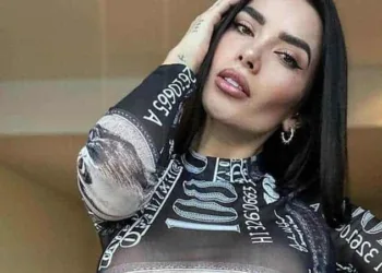 Dania Mendez volta ao 'La Casa de Los Famosos' após assédio no 'BBB 23' e web comenta: 'Vergonha' 6 Dania Mendez volta ao 'La Casa de Los Famosos' após assédio no 'BBB 23' e web comenta: 'Vergonha'