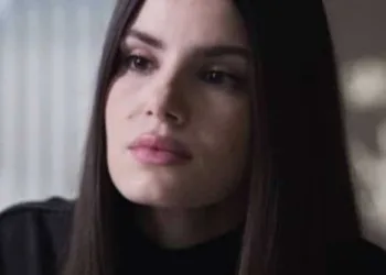 Camila Queiroz fala sobre briga com a Globo: "Tem um limite"