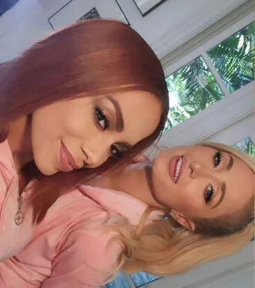 Anitta é madrinha ao lado de Paris Hilton em casamento de Lele Pons