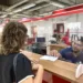 Além das formas de pagamento serem por meio do documento enviado pelos Correios até o endereço de cada cidadão ou por meio do site da Prefeitura, na OCA também é possível realizar o pagamento. Foto: Ascom/OCA