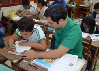 Com reajuste de quase 15%, novo piso salarial dos professores do Acre deve chegar a R$ 3.315,27