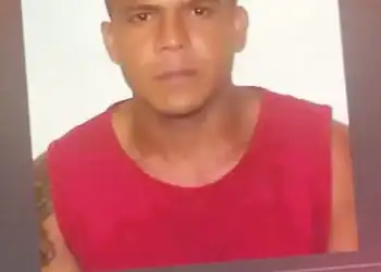 Apesar da foto, a polícia não divulgou o nome da vítima.