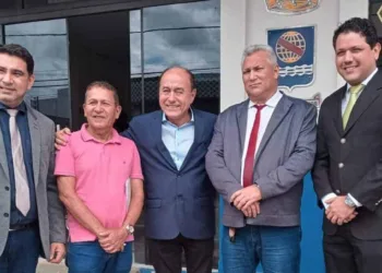 Bocalom entrega na Câmara projeto que garante 15% de reajuste salarial para professores de Rio Branco