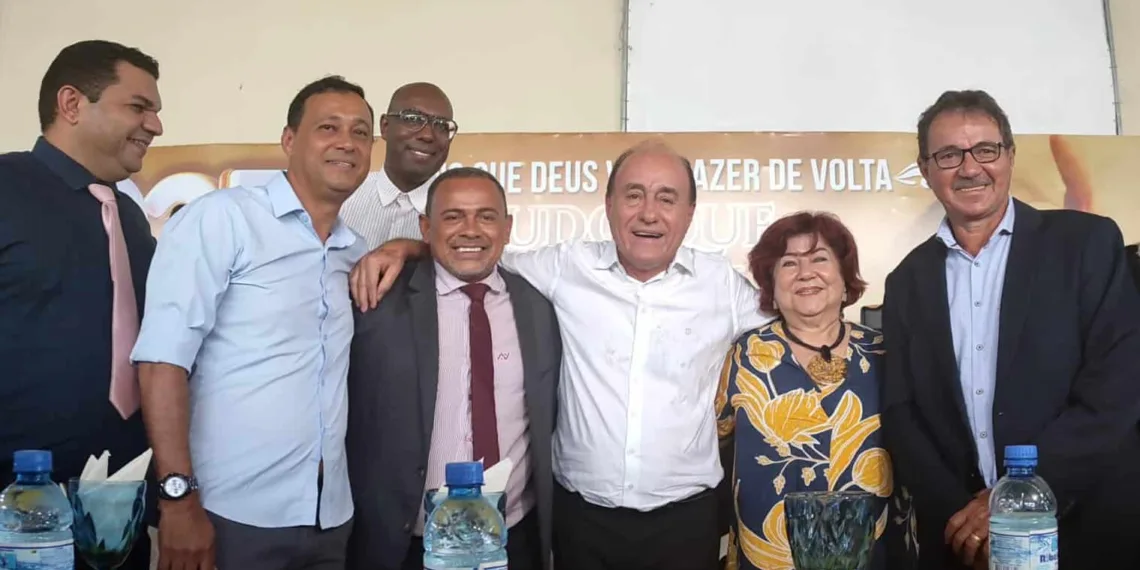 Bocalom se emociona durante entrega de uniformes aos alunos da rede municipal de ensino