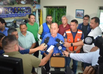 Prefeitura lança projeto 'Recomeçar' que garante mais ajuda às famílias e pequenos empresários atingidos pela cheia