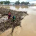 Balseiros começam a ser retirados para evitar danos à estrutura de pontes em Rio Branco