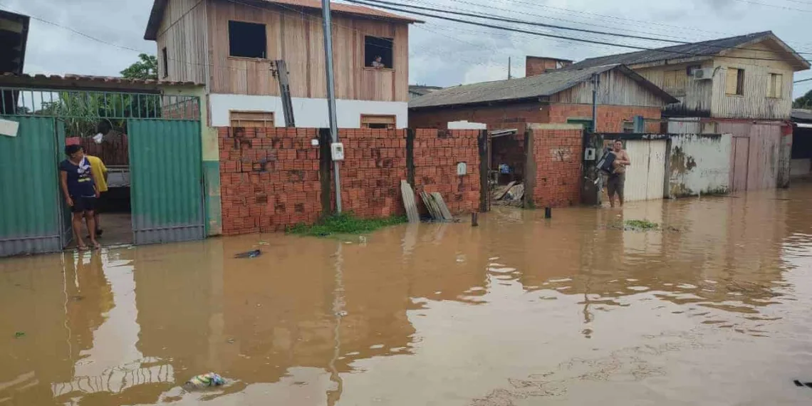 Rio Acre se aproxima dos 17 metros e mais bairros podem ser atingidos em Rio Branco
