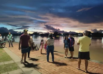 Cheia do Rio Acre vira atração na Capital acreana: 'é muito bonito, pena que tantos estão sofrendo'