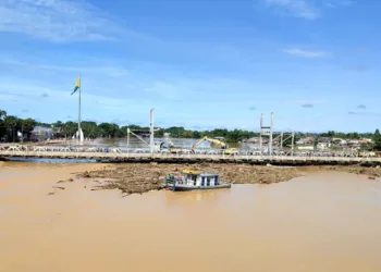 Após nova inspeção, ponte metálica continuará interditada até que o Rio Acre apresente vazante na Capital