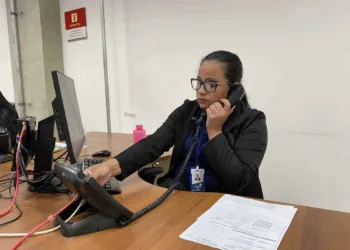 O call center se tornou uma ferramenta prática para os cidadãos sanarem suas dúvidas e problemas sem precisar comparecer à central. Foto: Ascom OCA