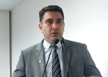 "Temos que discutir sobre o que realmente interessa para Rio Branco e à população", diz Samir Bestene na tribuna da Câmara