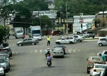 Apagão em semáforos do Centro de Rio Branco, devido ao furto de fios, prejudica trânsito
