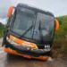 Ônibus intermunicipal que saiu de Rio Branco para Cruzeiro do Sul atola na BR-364