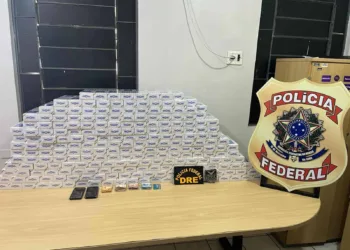 PF apreende mais de 2 mil maços de cigarros contrabandeados; 2 pessoas são presas