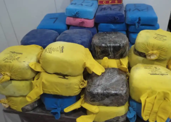 Dupla é presa com mais de 45kg de drogas escondidos em sacos de farinha no Acre