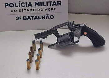 Polícia Militar apreende arma de fogo no Vila Acre