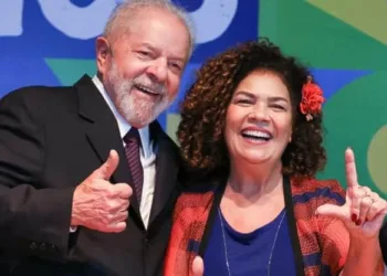 'Foi pra isso que fizemos o L', diz Perpétua em lançamento do novo Bolsa Família