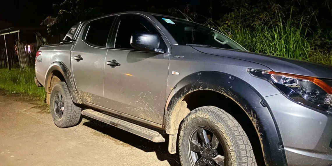 Dupla é presa suspeita de roubar caminhonete em Plácido de Castro; carro é recuperado