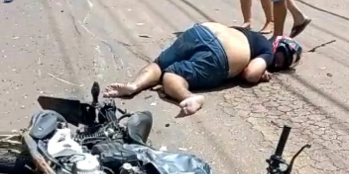 Motociclista fica gravemente ferido após colidir contra caçamba de entulho em Rio Branco