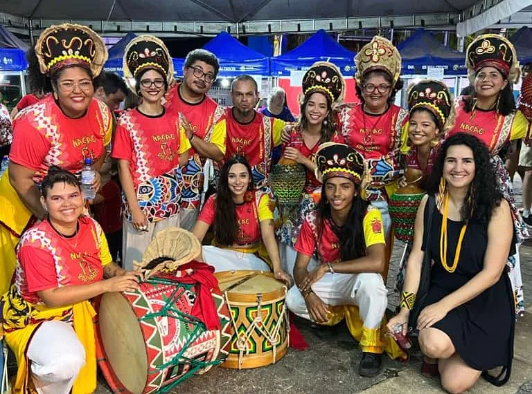 Maracatu Pé Rachado participa da 1° Feira Gastrô Folia