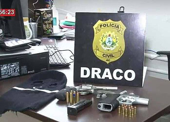Trio é preso em flagrante com armas de fogo e munições no bairro Carandá