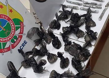 Grupo de traficantes é preso com drogas e quase R$ 1 mil em espécie