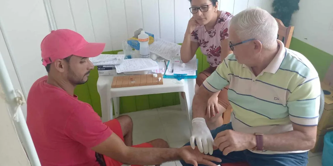 O uso e manuseio de testes rápidos é um das capacitações ministradas. Foto: cedida