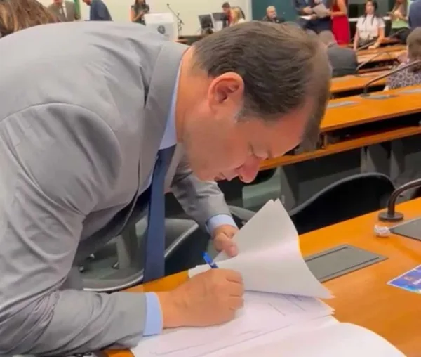Duarte protocola PL para impedir a contratação pública de pessoas condenadas por violência doméstica