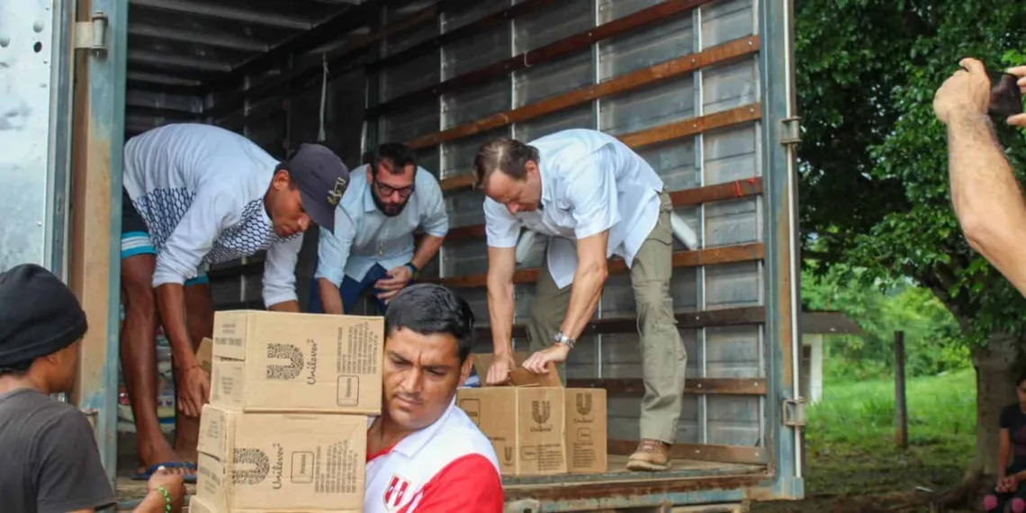 Gestores levando ajuda humanitária para abrigos de migrantes na fronteira. Foto: Cedida