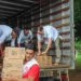 Gestores levando ajuda humanitária para abrigos de migrantes na fronteira. Foto: Cedida