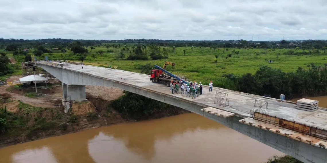 Na execução, tem sido empregada a técnica construtiva de balanços sucessivos. Foto: Ascom Deracre