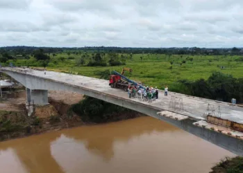 Na execução, tem sido empregada a técnica construtiva de balanços sucessivos. Foto: Ascom Deracre