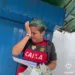 ASSISTA: Vendedora ambulante se emociona com gesto de solidariedade