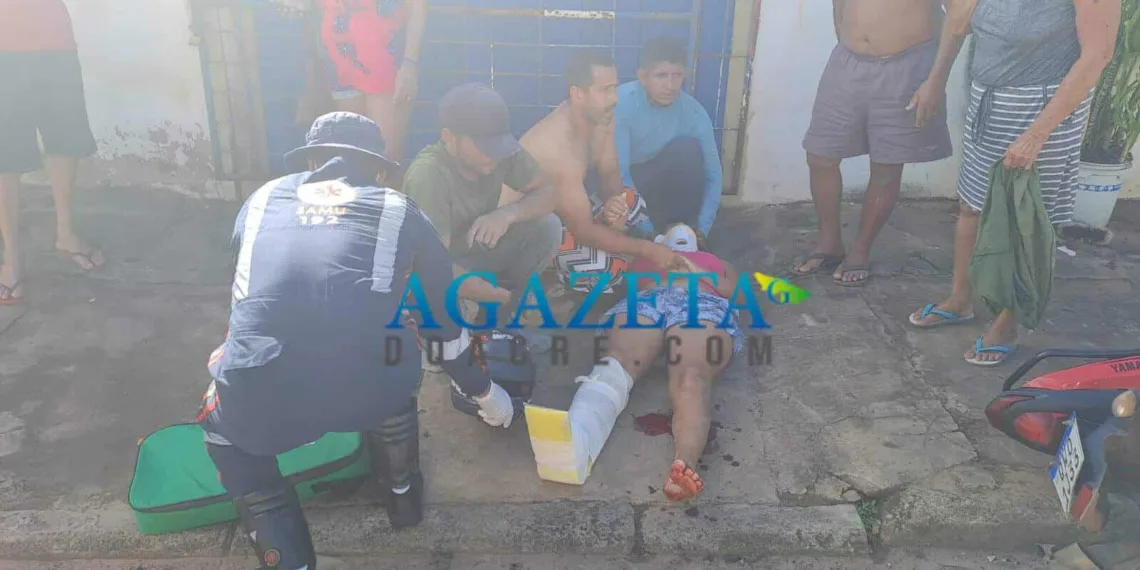 Acidente entre moto e carro deixa mulher gravemente ferida em Rio Branco