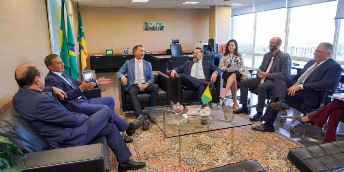 Alan Rick, Márcio Bittar e Tião Bocalom se reúnem com ministro da Integração para tratar sobre o fim dos lixões no Acre