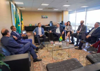 Alan Rick, Márcio Bittar e Tião Bocalom se reúnem com ministro da Integração para tratar sobre o fim dos lixões no Acre