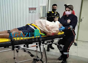 Idoso que mora sozinho fratura bacia após cair de telhado e é encontrado por filha horas depois